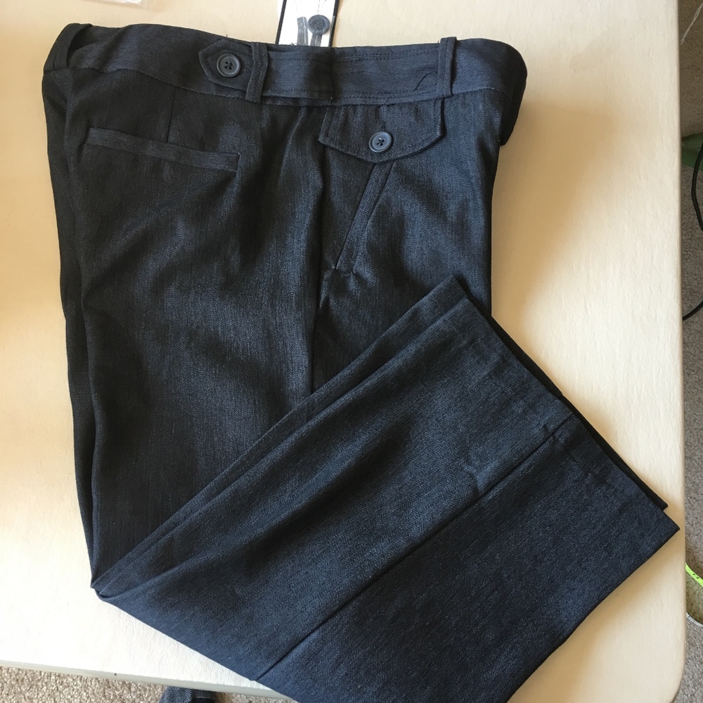 NWT  Size 8P Charcoal Larry Levine Crop Capri